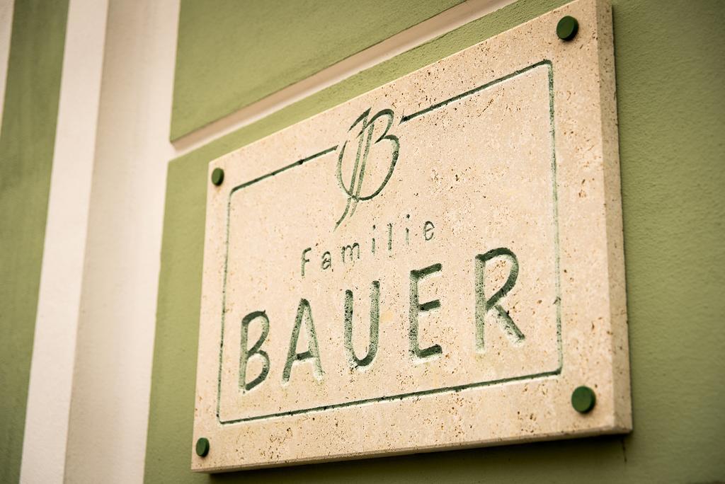 Hotel Weingut Familie Bauer à Grossriedenthal Extérieur photo
