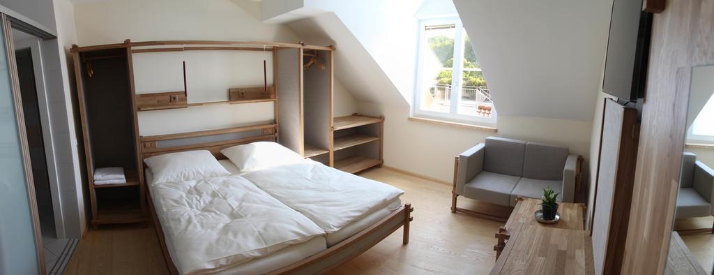 Hotel Weingut Familie Bauer à Grossriedenthal Extérieur photo