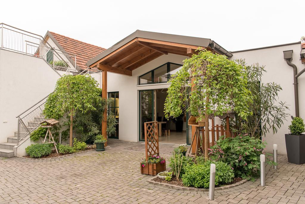Hotel Weingut Familie Bauer à Grossriedenthal Extérieur photo