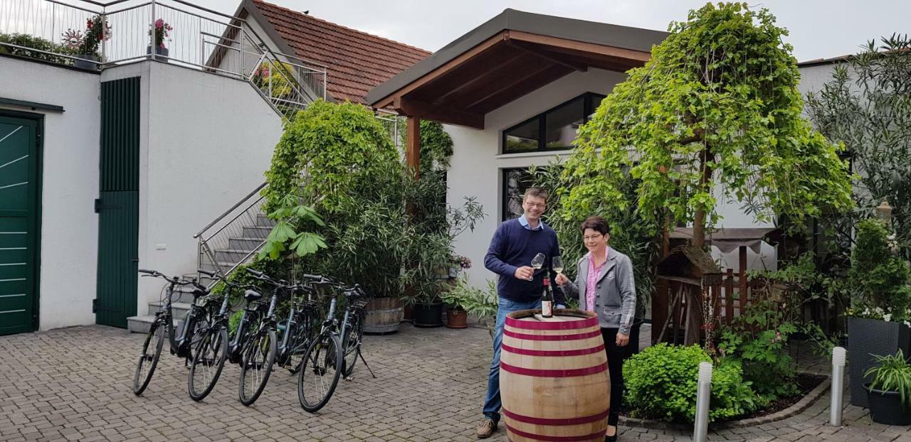 Hotel Weingut Familie Bauer à Grossriedenthal Extérieur photo